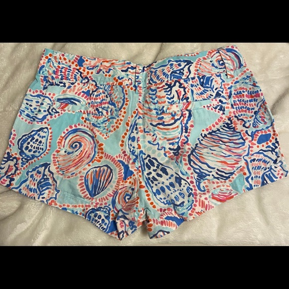 Lily Pulitzer women’s 3 inch Walsh shorts - Picture 2 of 3